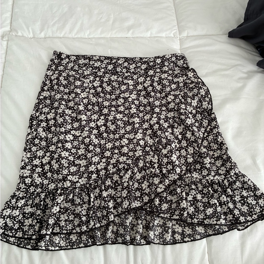 SHEIN Black and White Floral Asymmetrical Skirt